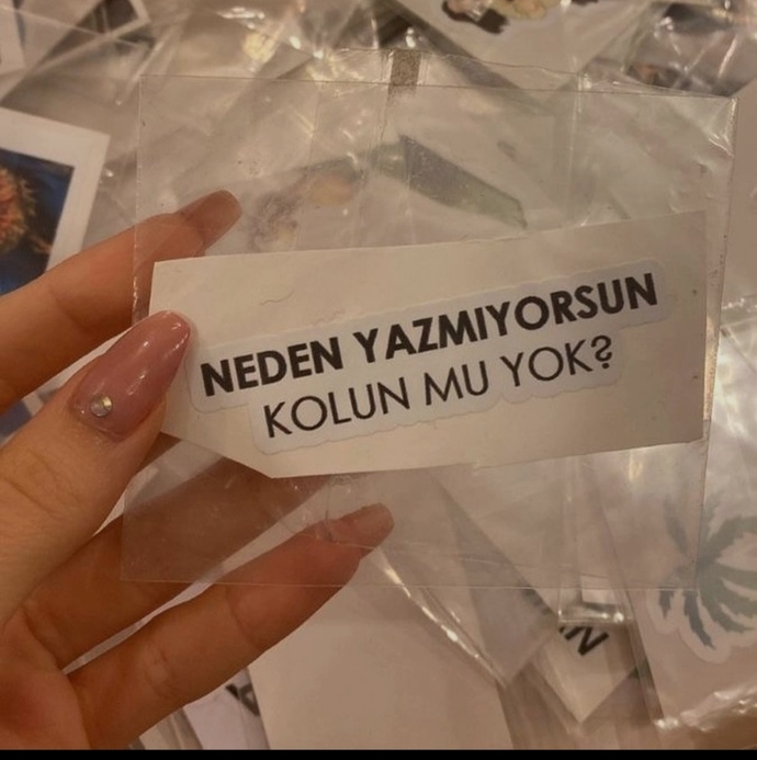 Mesaj atmasını, aramasını istediğiniz biri var mı?