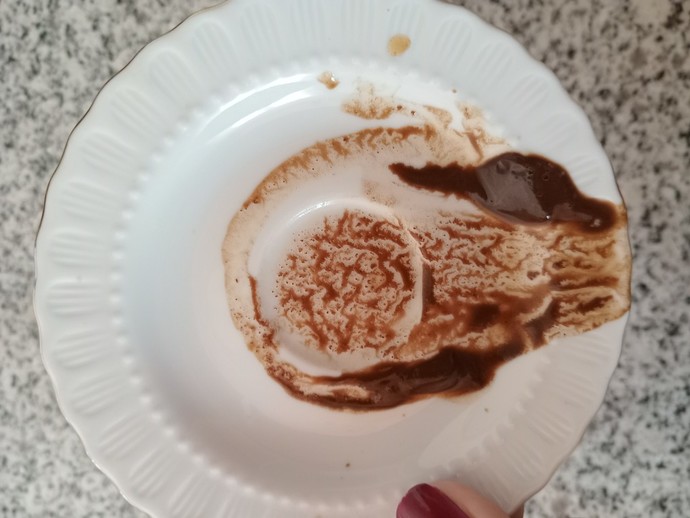 Kahve fali bakmayı bilen var mi?