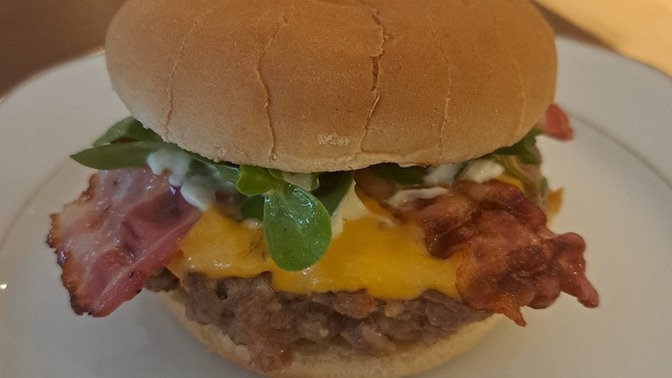 Bir hamburgerde olmazsa olmaz dediğiniz neler var?
