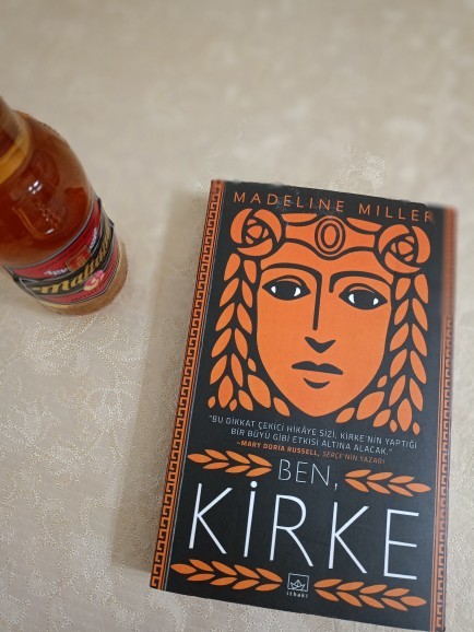 Eliniz de sürünen bir kitap var mı?
