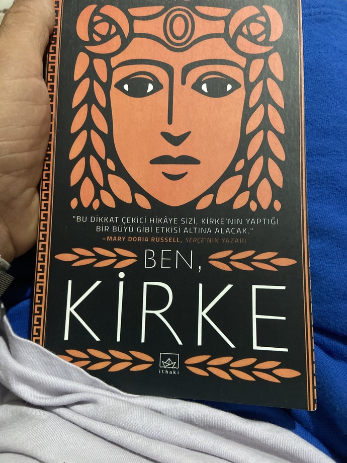 Eliniz de sürünen bir kitap var mı?