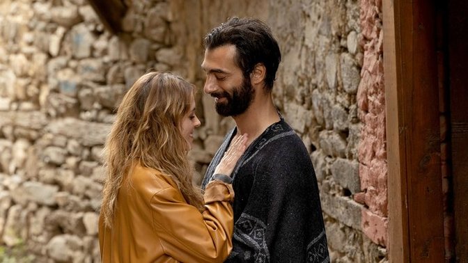 Sürekli ayrılan ama birbirlerinden kopamayan çift birbirlerine aşık mıdır?
