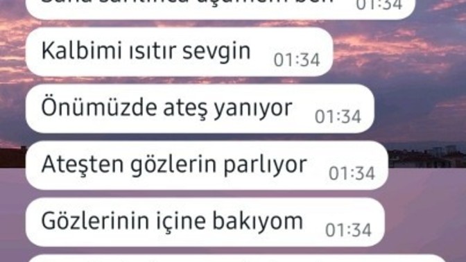 Sevgilim böyle şeyler yazıyor tuhafıma gidiyor komik geliyor normal mi sizce?