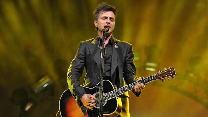 Teoman, 30 yıllık gitarını Çocuk Esirgeme Kurumu'na yardım için açık arttırmaya çıkarıyor. Açık arttırmadan bir şey aldınız mı?