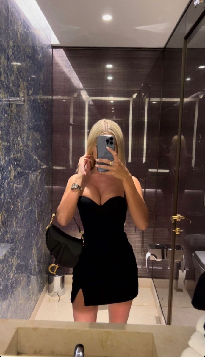 Hangi elbiseeee daha güzel 🍓💅?