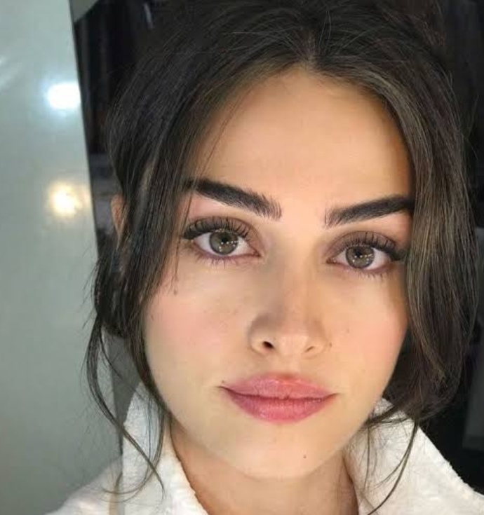 Bir dizi ya da film karakteriyle akşam yemeği yeme şansın olsa bu kim olurdu?