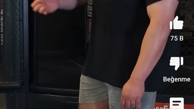 Tuna Tavusun fiziği güzel mi sizce?