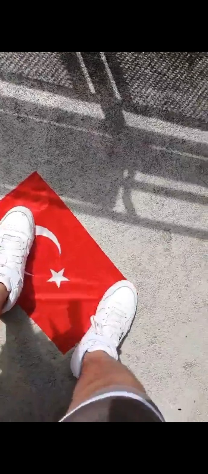 Türk Bayrağımıza Basıyolar Alın Size Olay Buyurun?
