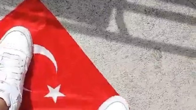Türk Bayrağımıza Basıyolar Alın Size Olay Buyurun?