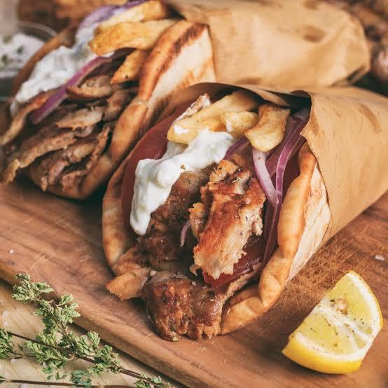 Gyros, döneri pataklar. Haksız mıyım?