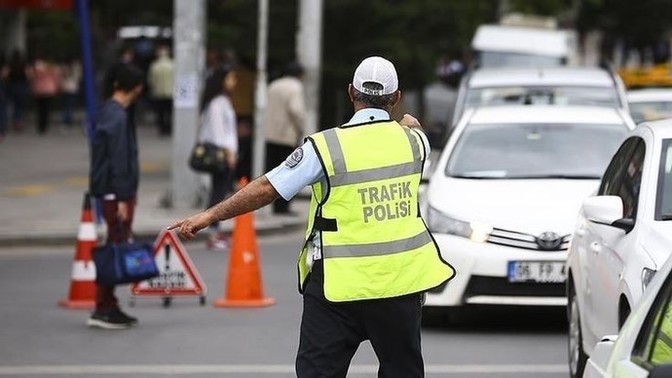 İlk trafik cezanızı kaç yaşında yediniz?