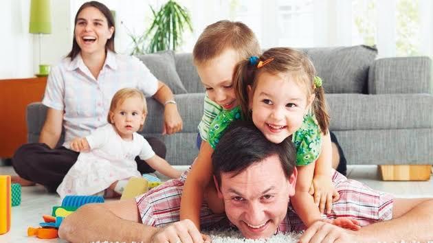 Bazı evli çiftler erkenden çocuk sahibi olup büyütüp hayatımı yaşarım diye düşünür. Bu mantıklı mı