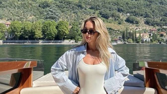 Denizde kadınlar bikini giymek zorunda mı, şort ve kısa kolluyla girsek?