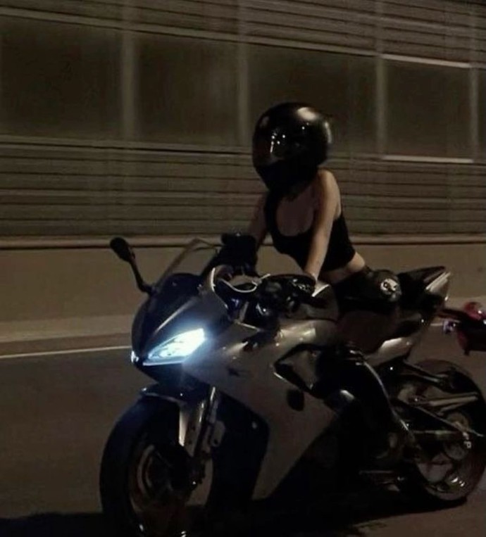 Motor sürmeyi seven kız ile aşk yaşamak biraz zor mudur?
