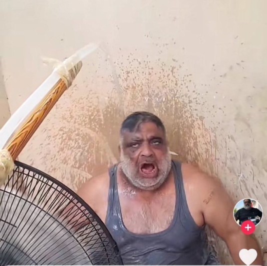 Bu ne sıcak yaa aldığım mısır elimde ne hale geldi bakar mısınız?
