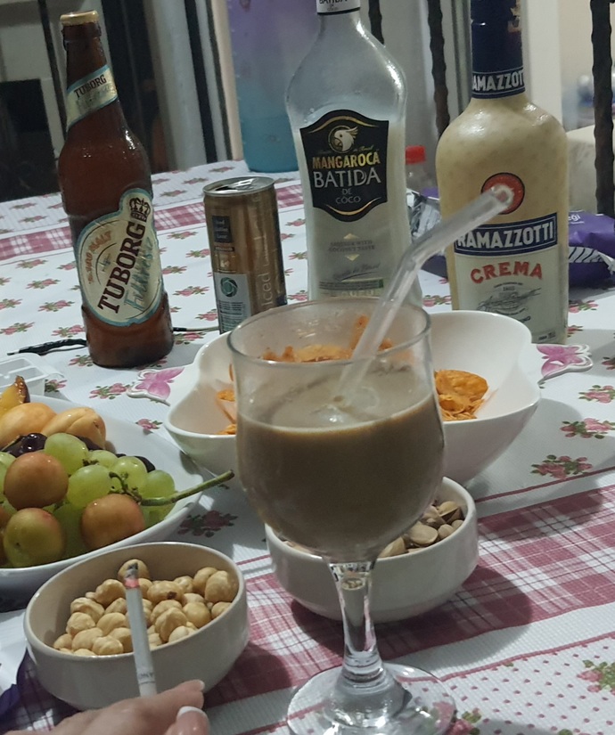 Bu saatte sevdiğiniz bir şeyi karşılıklı içmiş olsaydık ne içmiş olurdum?