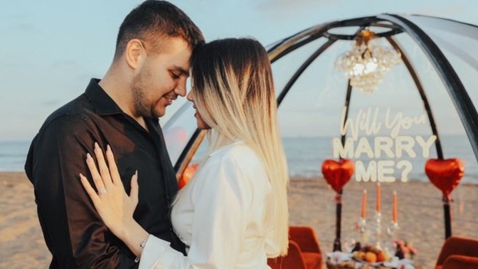 Evlilik teklifi kalabalık ortamda mı, baş başa olunan ortamda mı edilmeli?
