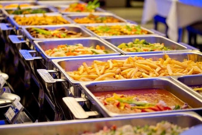 Dışarıda yemek yediğinizde hazır yemek mi tercih edersiniz?