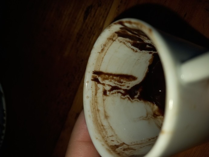Kahve falıma bakar mısınız? Anlayan biri var mı?