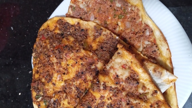 Lahmacun acılı mı yenir, acısız mı?