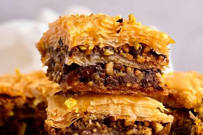 Yunan baklavası Türk baklavasını siler süpürür. Haksız mıyım?