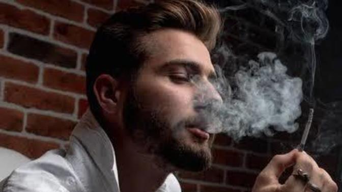 Sigara içmenin de bi karizması var mı?