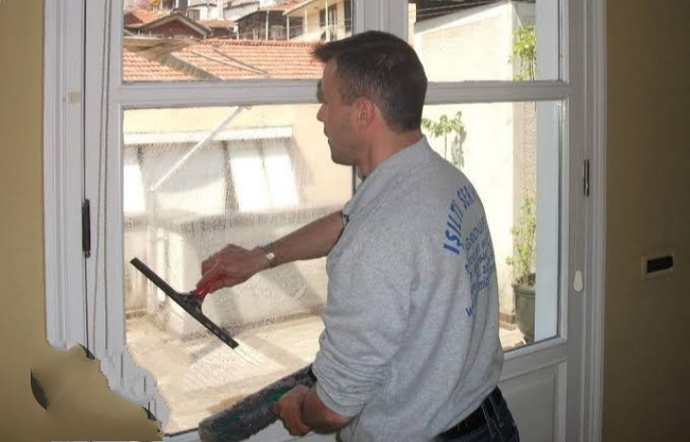 Evde eşine temizliğe yardım eden erkek kılıbık mıdır yoksa kalbi ılık mıdır?
