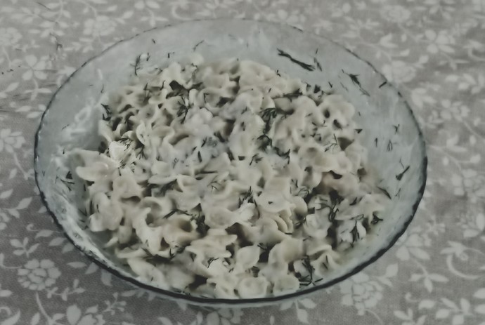 Makarna salatası tavuklu mu olmalı, salamlı mı?