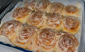 Cinnamon roll yapmayı çalıştım nasıl olmuş?