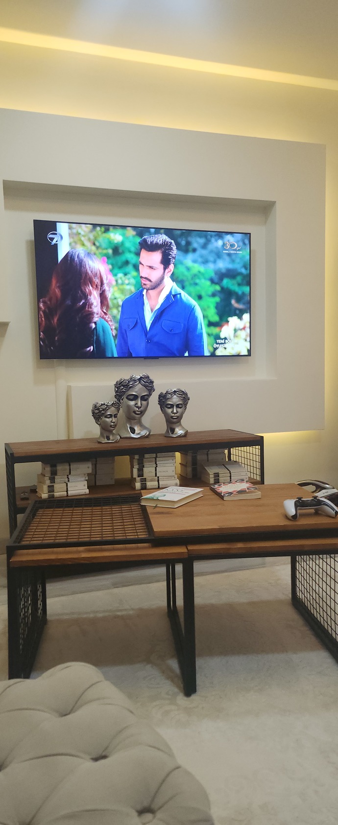 Takip ettiğiniz bir dizi var mı, tavsiye verin ne izlesem?