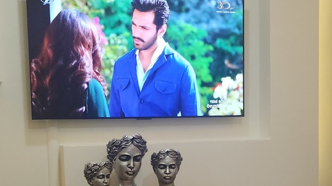 Takip ettiğiniz bir dizi var mı, tavsiye verin ne izlesem?