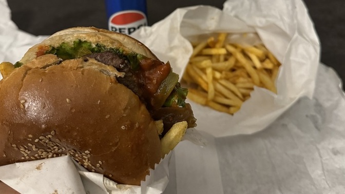 Gece gece manita mı hamburger mi?