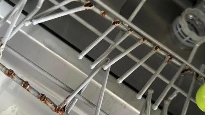 Bulaşık makinesinin sepeti paslanıyor engellemenin yolu nedir?