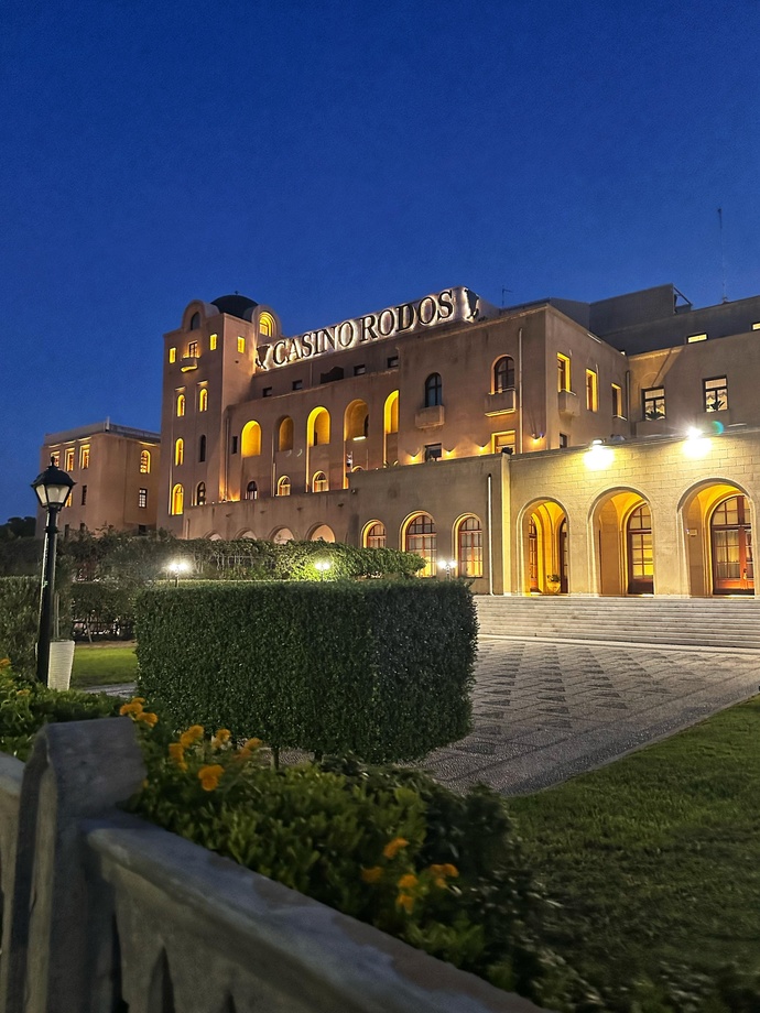 Rodos adasına giden var mı?