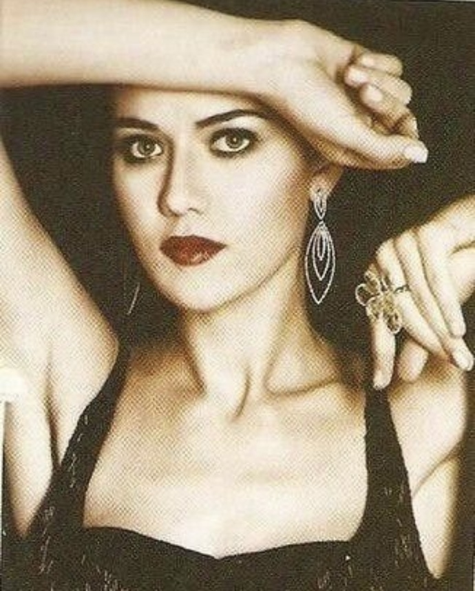 Fahriye Evcen güzel mi sizce?