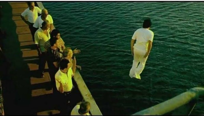 Evinizin ortasında boyut kapısı açılsa ne yaparsınız?