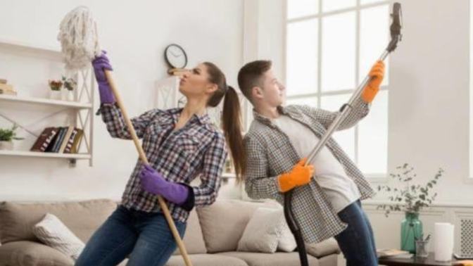 Temizlik sonrası eşinizle "hak ettik çıldırmayı dansı" yapar mısınız?
