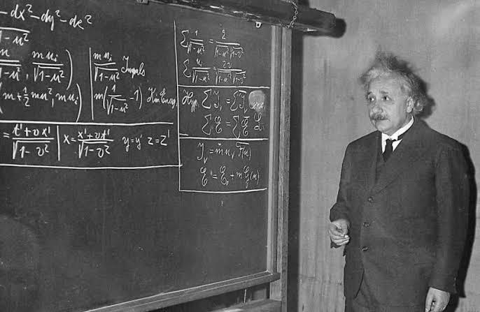 İzafiyet teorisi nedir?