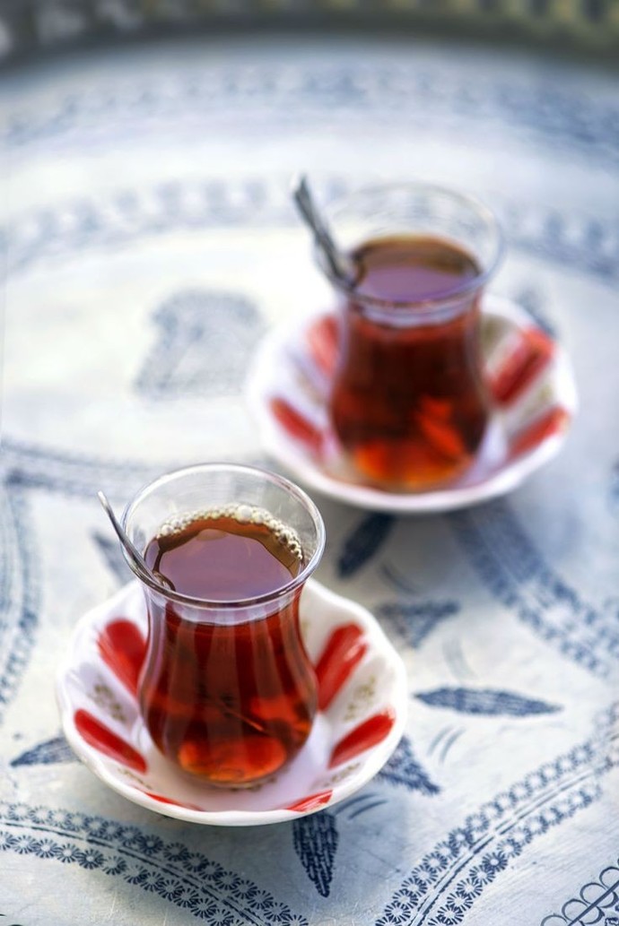 Çay demledim sözü seni mutlu ediyor mu?