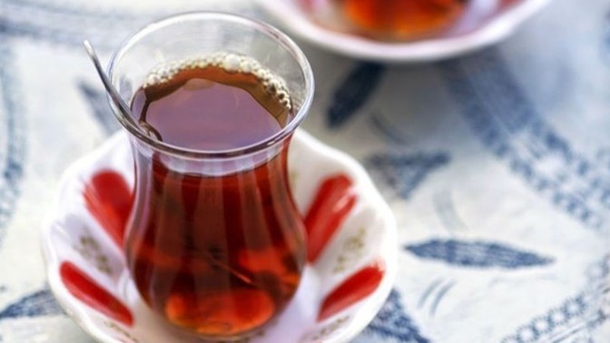 Çay demledim sözü seni mutlu ediyor mu?