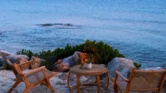 İki sandalye birde seni anlayan ne lazım. Yoksa manzara yeterli mi?