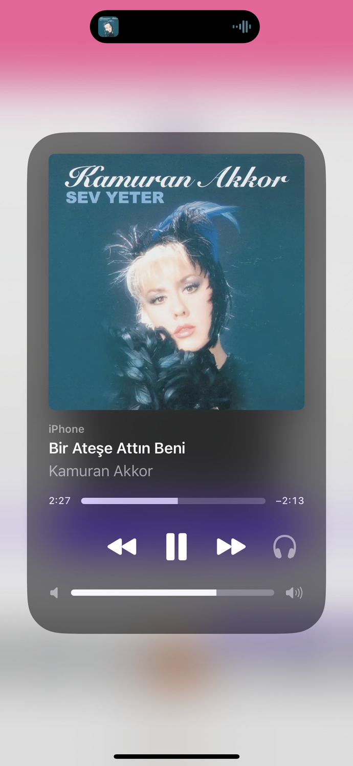 Bir adam eğer sabahtan beri “bir ateşe attın beni” dinliyorsa nolmuştur?