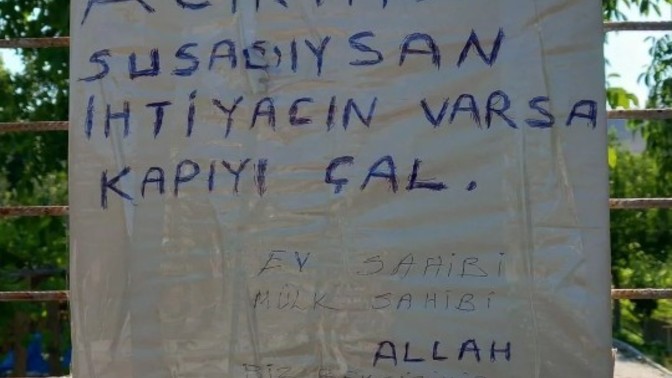 Çorumda bir vatandaşın kapısına astığı yazıymış siz kapınıza ne asmak isterdiniz?