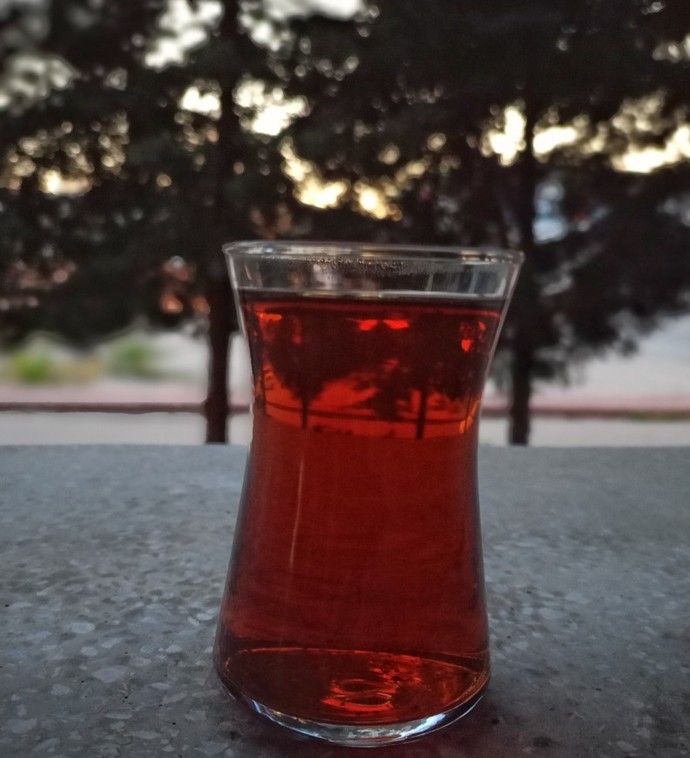 Yine akşam çökmeye başladı içim de anlamsız bir hüzün var sizin de öyle oluyor mu?