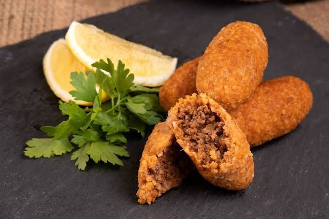 İçli köfteyi limonlu mu yersiniz limonsuz mu?