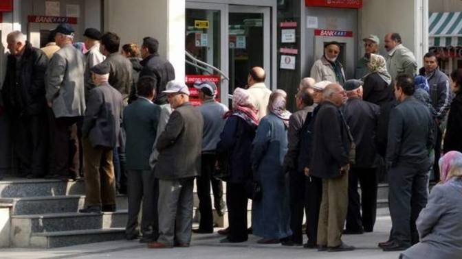En düşük emekli maaşı 12 bin 500 TL’ye yükseldi. Sizce yeterli mi?