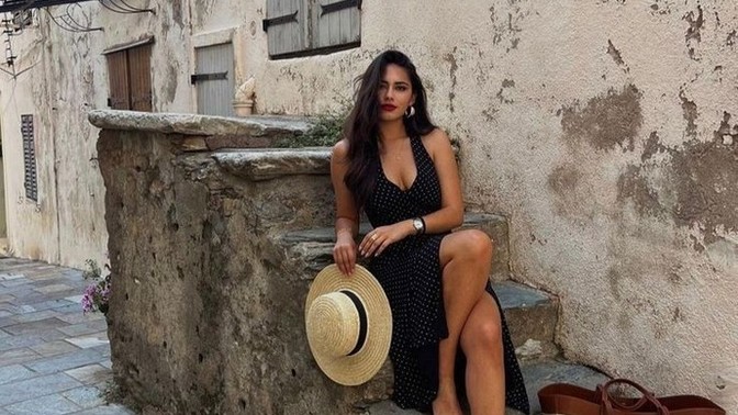 Kapının önünde merdivende otururken hangi şarkıyı açıp dinlersiniz?