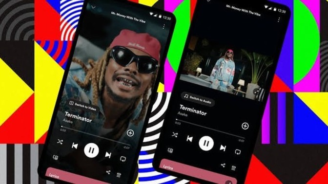 Şuanda Müzik Dinliyor Musun?