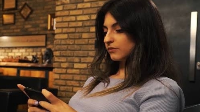 Online okey oyununda tanıştık, cumartesi günü buluşacağız! Ailem ısrarla o kızla buluşmayacaksın diyor. Buluşmaya gitmeli miyim?