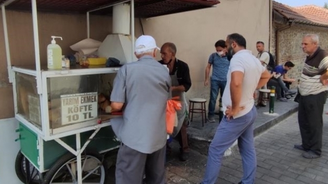 Manitayı yarın köfteciye mi götürsem?
